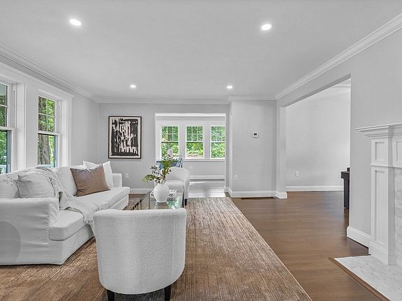 2nd image of 160 Forest Hill Ave