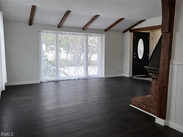 17322 Keswick St — Photo 4