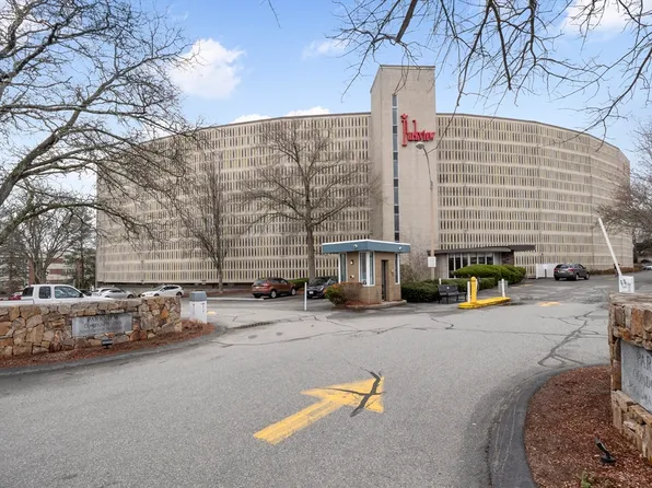 200 Swanton St APT 717, Winchester, MA 01890