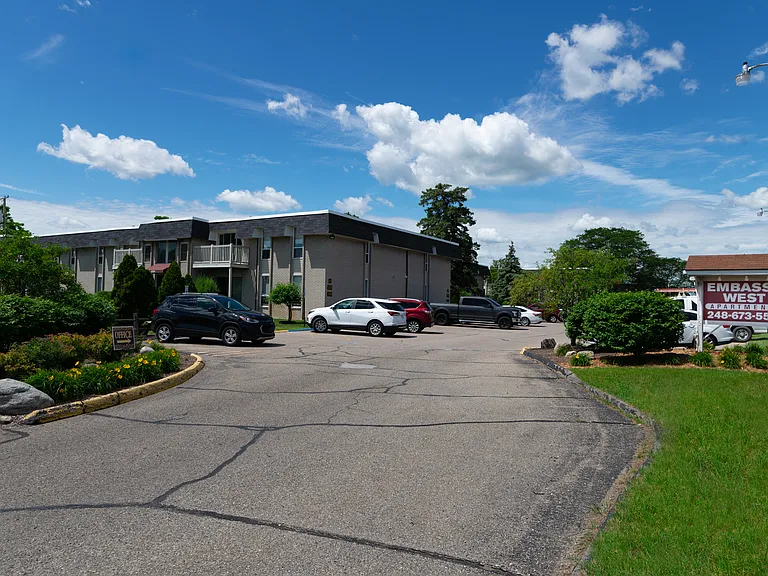 Embassy West Apartments — Photo 15