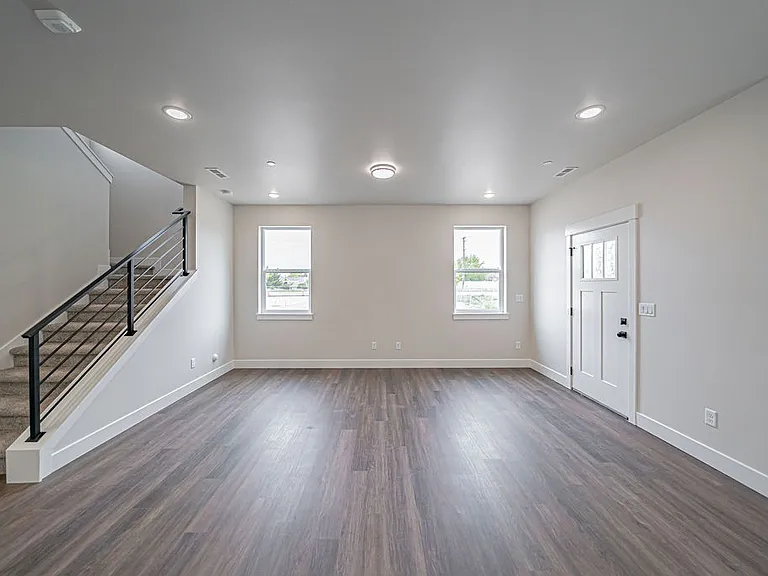 2998 Huntshire Ave — Photo 8