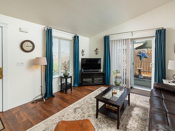 5th image of 841 SE Maui Ln