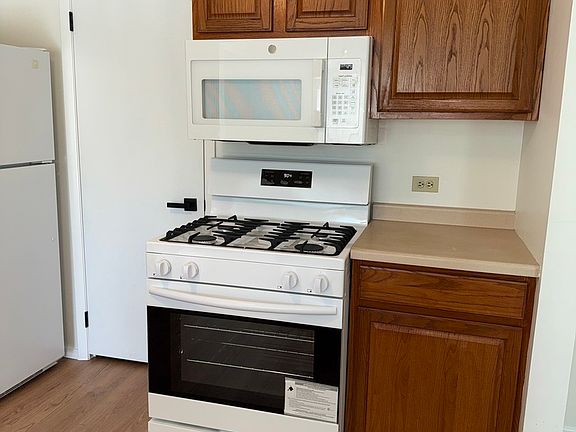 5th image of 380 Heather Ct