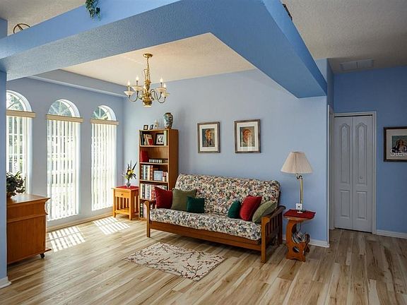 4th image of 2336 Hampstead Ave