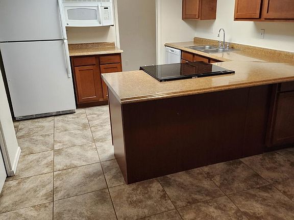 Built In Microwave, NEW Dishwasher & Glass Top Stove!!!