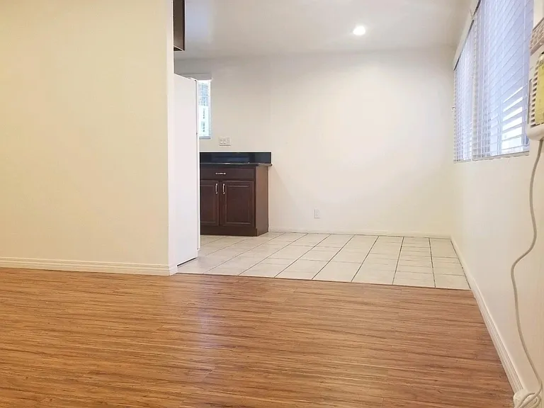 KITCHEN HAS A SEPARATE EATING AREA