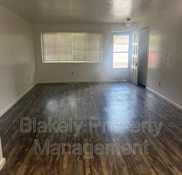 3047 N Linda Vista Ln — Photo 2