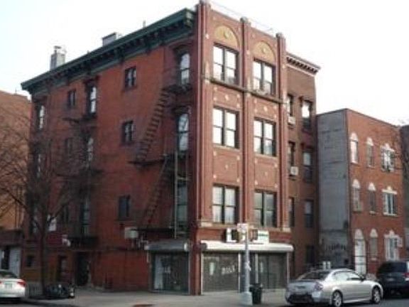5th image of 350 Greene Ave