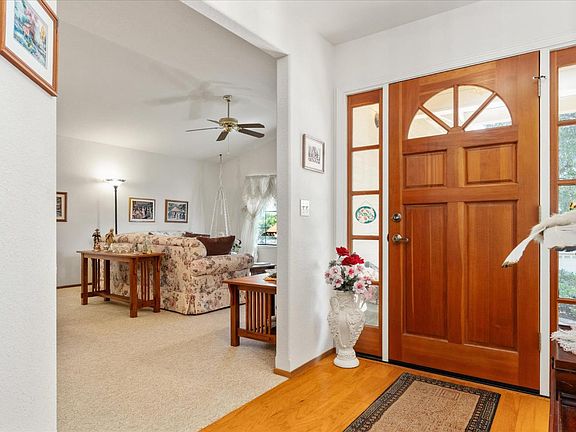 4th image of 220 Mistletoe Ct