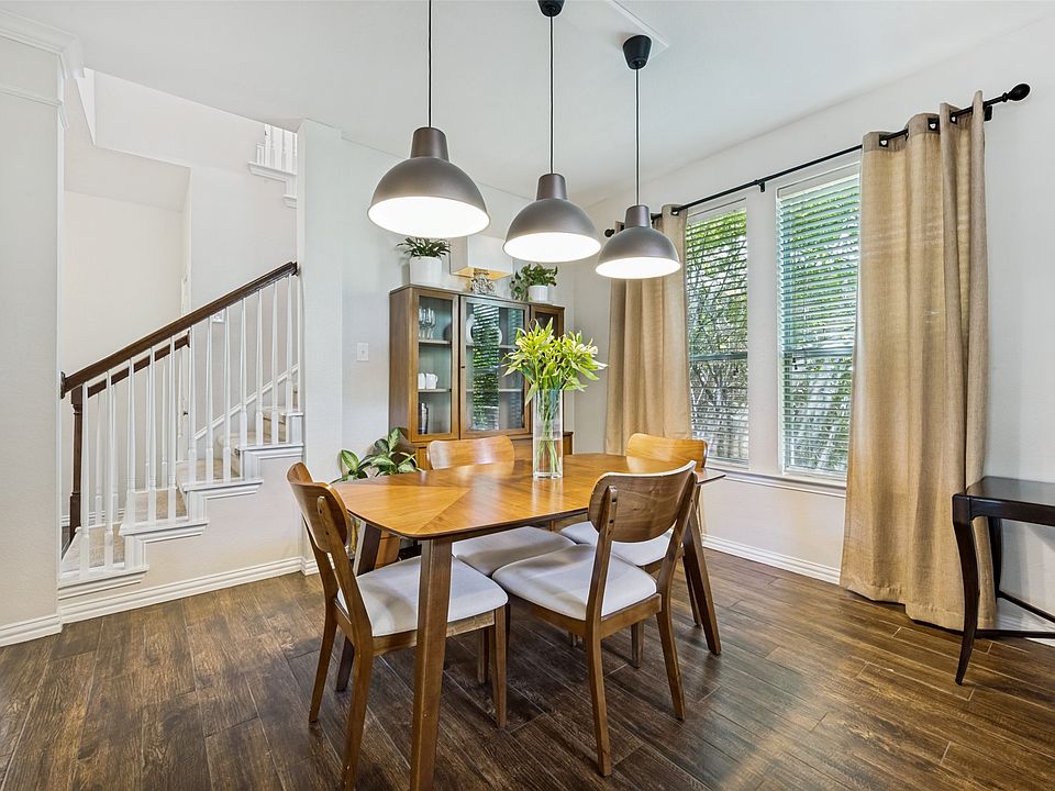 1st image of 310 Conroe Cir