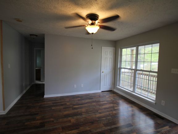 3rd image of 117 Hidden Hills Dr