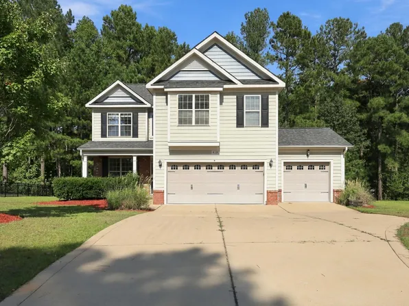 419 Rolling Pines Dr, Spring Lake, NC 28390