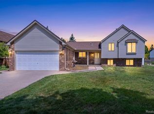 3703 Alderdale Dr, Sterling Heights, MI 48310