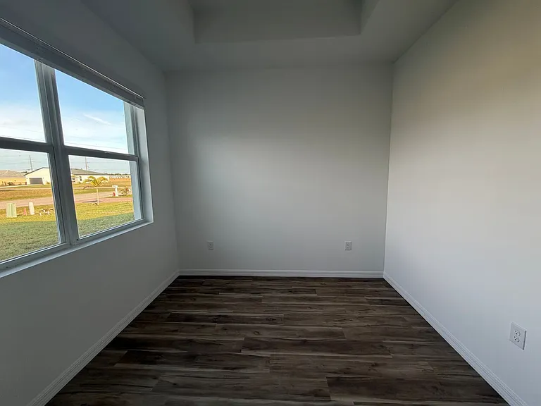18418 Wintergarden Ave — Photo 4