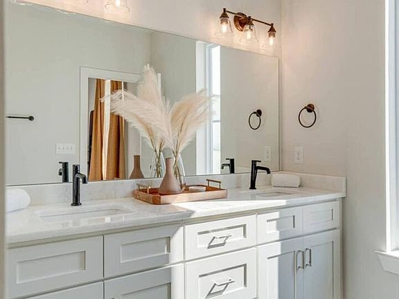 4th image of 5623 Lenox Ave #3