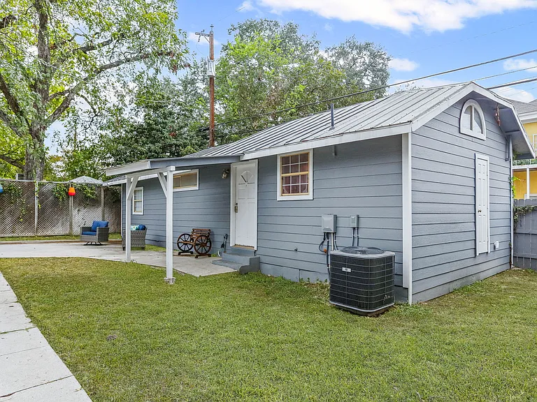 W Huisache Ave — Photo 19
