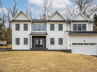 142 Gates Ave, Gillette, NJ 07933