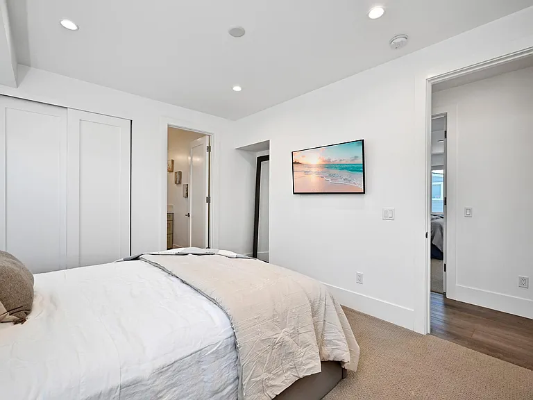3940 Seashore Dr — Photo 30