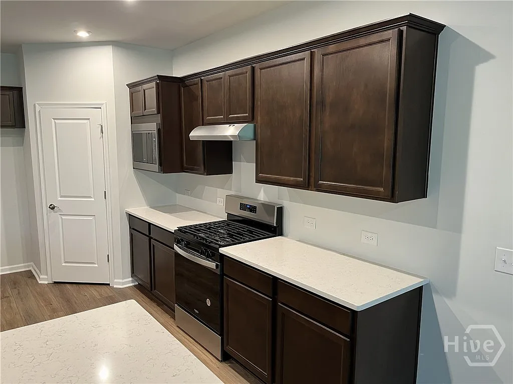 4 bed, 2.5 bath, 2757 sqft, $2,900 — Photo 4