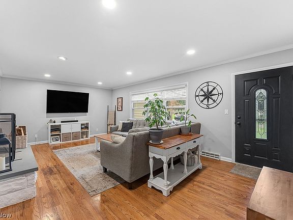 2nd image of 3941 Grace Dr
