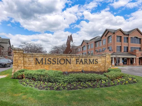 10531 Mission Rd Unit 207, Leawood, KS 66206