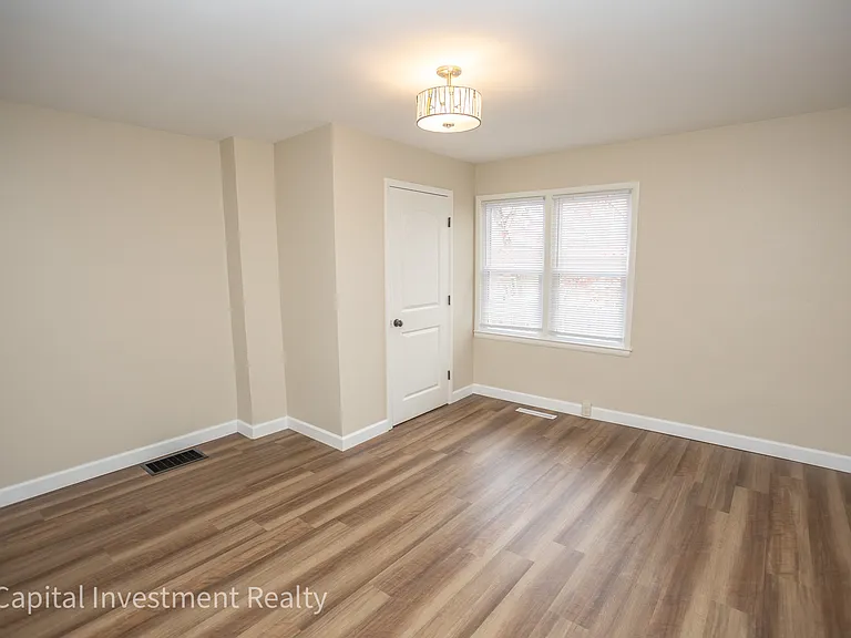 1120 E McCarty St — Photo 11