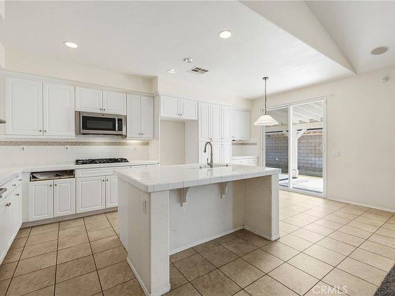 3rd image of 44022 Raven Ln