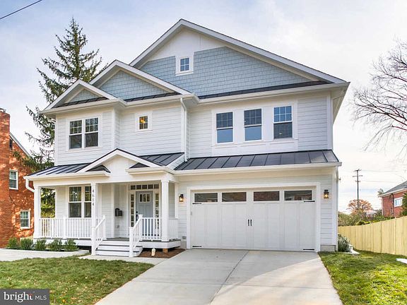 3rd image of 2817 Rosemary Ln