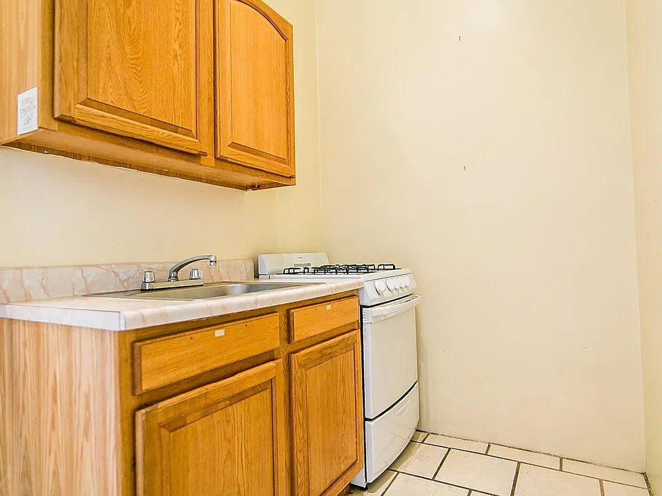 872 Dekalb Ave #2A