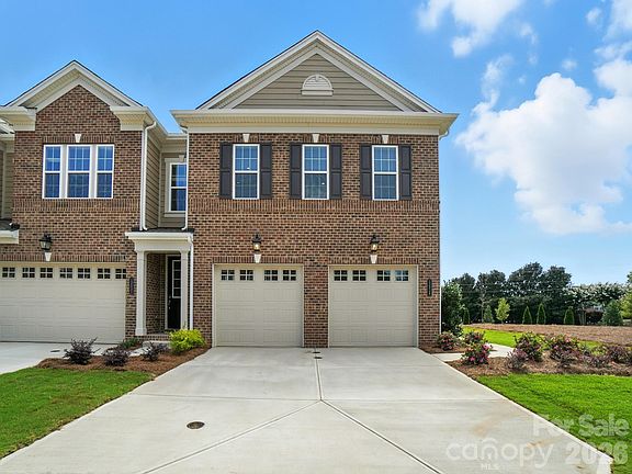 2nd image of 12015 Lavinia Ln