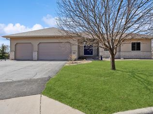 2207 Horizon Cir, Burnsville, MN 55337