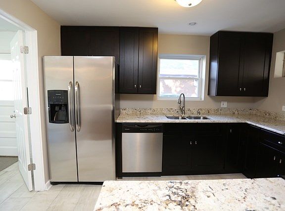 4th image of 1453 Portsmouth Ave
