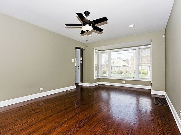 4th image of 8724 S Blackstone Ave