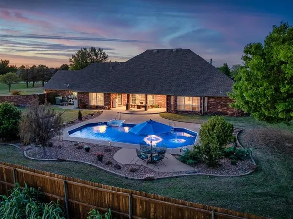410 Chad Dr, Tuttle, OK 73089