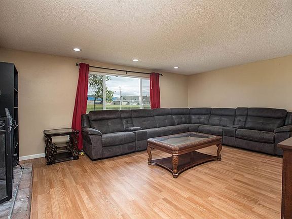 5th image of 1323 La Loma Dr