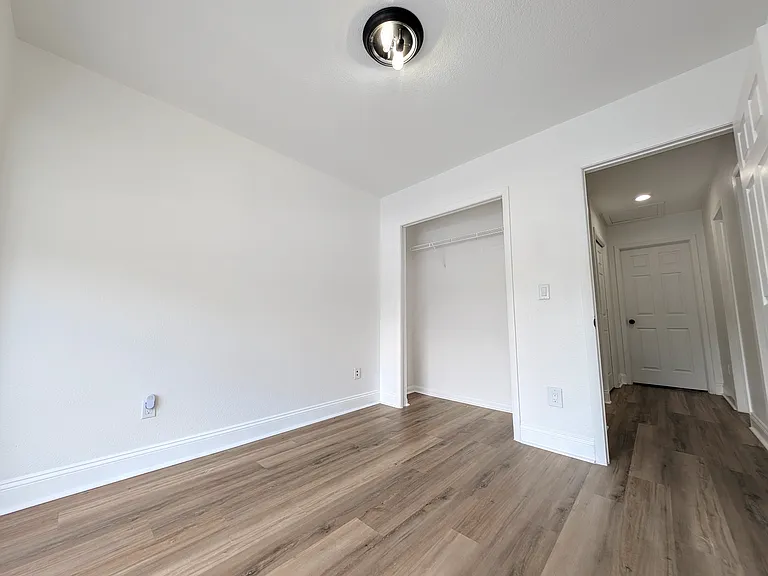 705 N Himes Ave — Photo 19