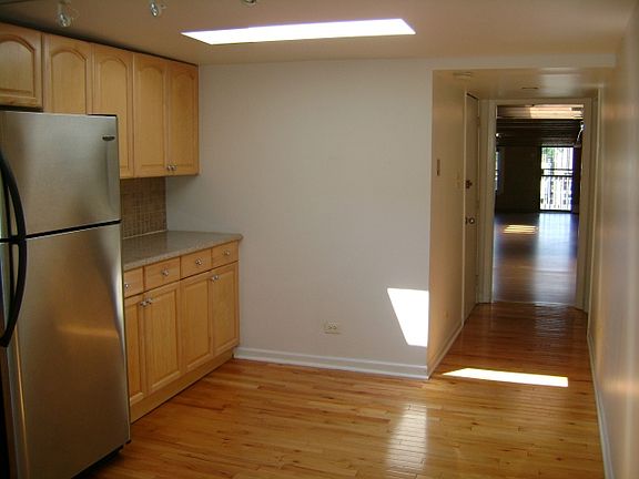 5th image of 2744 N Bosworth Ave APT 3