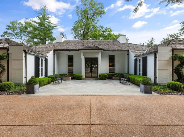 14 Greenbriar Dr, Saint Louis, MO 63124