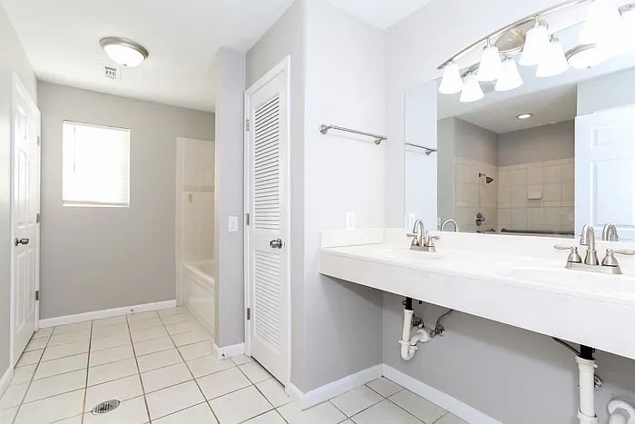 11718 Hamlet Rd — Photo 6