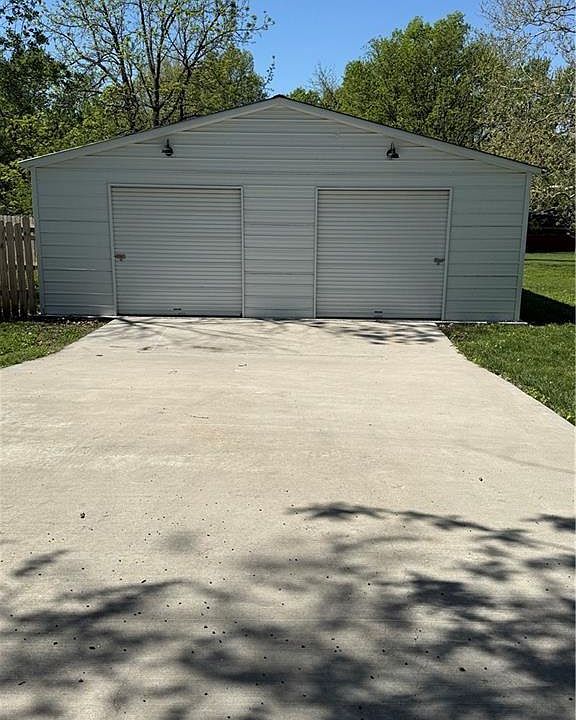 2nd image of 412 NW Donovan Rd #A
