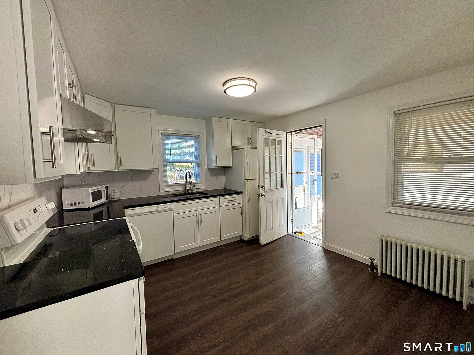 3 bed, 1.5 bath, 1898 sqft, $2,700 — Photo 4
