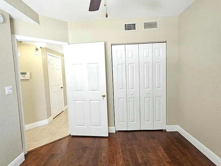1049 Golden Lakes Blvd #115 — Photo 16
