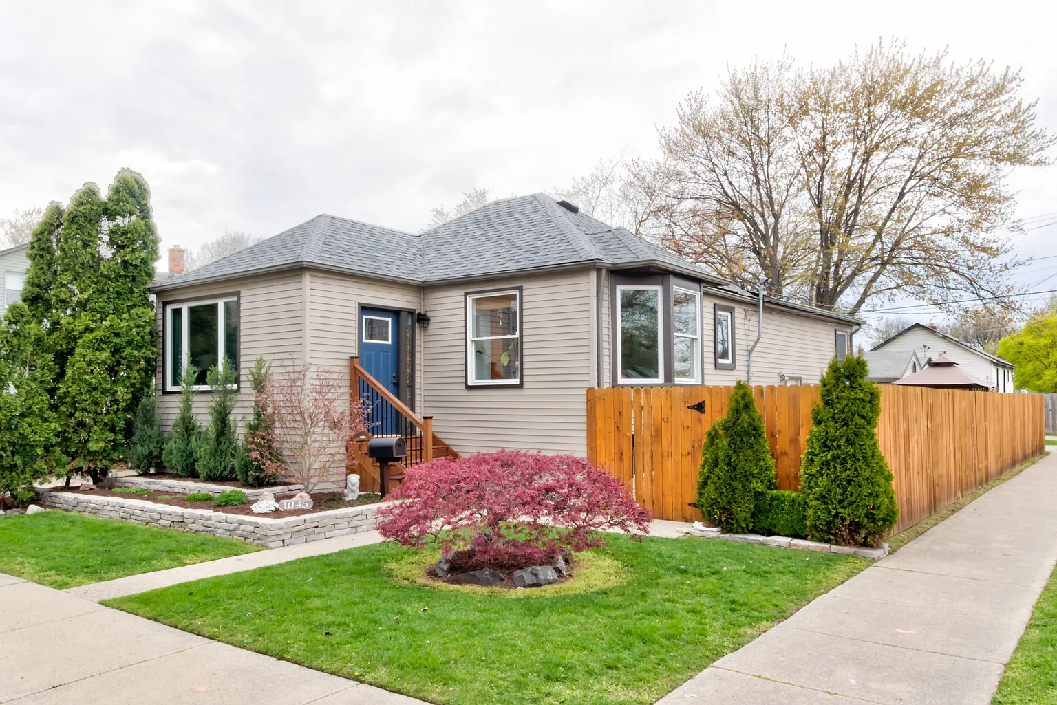 1045 E Granet Ave photo 1
