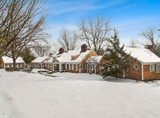 366 S Bateman Cir, Barrington, IL 60010