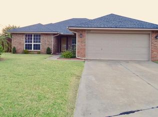 10209 Cardiff Cir, Yukon, OK 73099