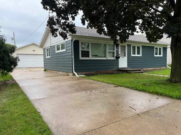 947 Caroline St, Neenah, WI 54956