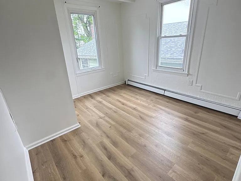 4310 Victory Blvd — Photo 3
