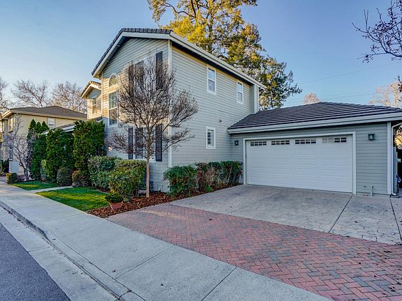 3rd image of 821 Coastland Ct