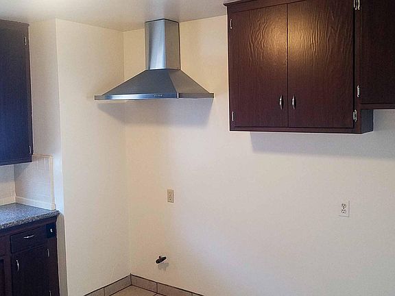 3rd image of 620 N Market St