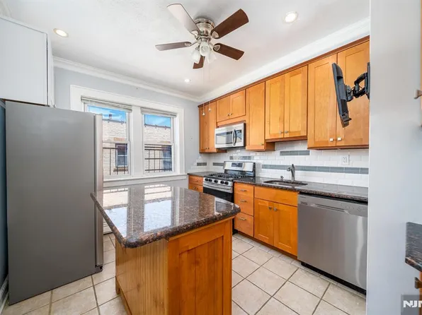 82 Hackensack St APT 3, Wood Ridge, NJ 07075